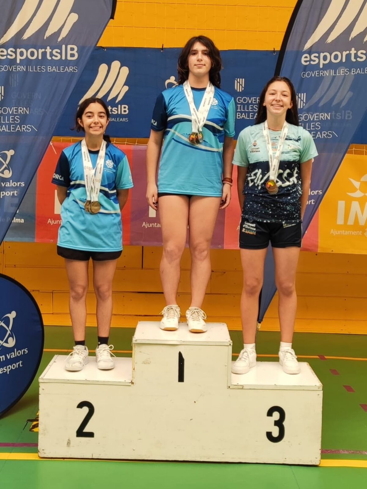 🔥 HIST脫RICO FIN DE SEMANA PARA EL MENORCA B脕DMINTON CLUB