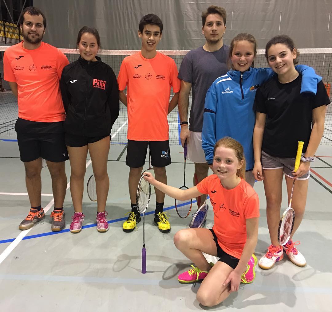 Jugadores del @menorcabadminton #escastell En el encuentro de la #ligademenorcadebadminton…