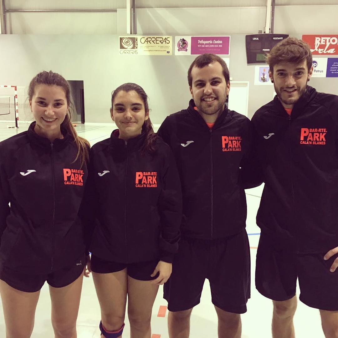 Los titulares del equipo de liga del #menorcabàdmintonclub #escastell ganadores…