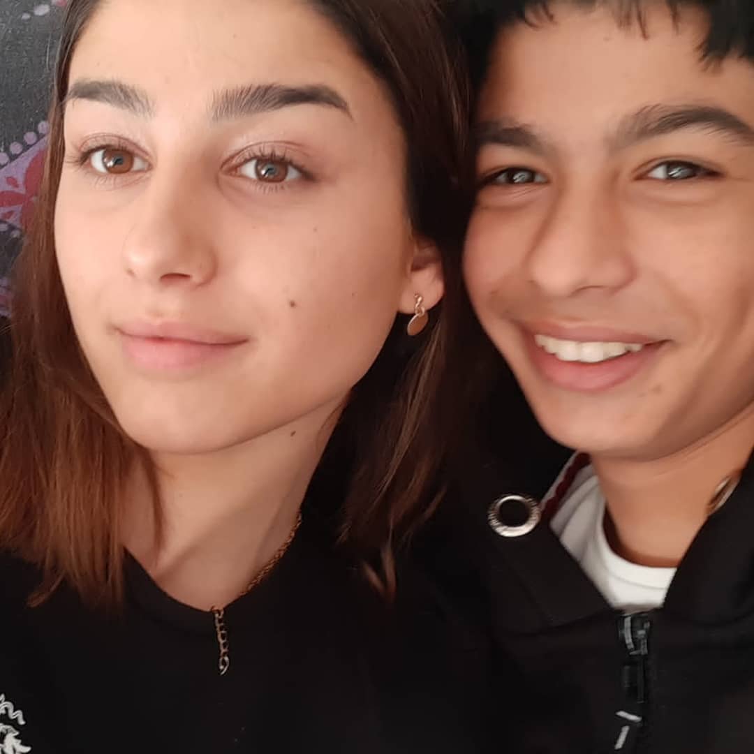 Nos encanta que el hermano menor siga los pasos de…